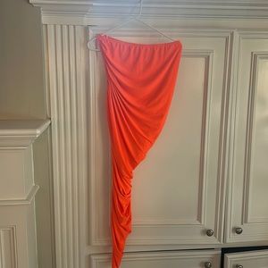 DIANA MINI DRESS IN SOS
Norma Kamali
Color: Sos
Size: M
Qty: 1
$195.00